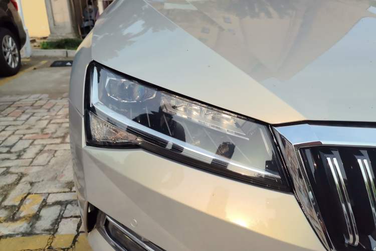 Used Skoda Superb 2019 Restyled TSI330 DSG Comfort Edition Right Front Headlight