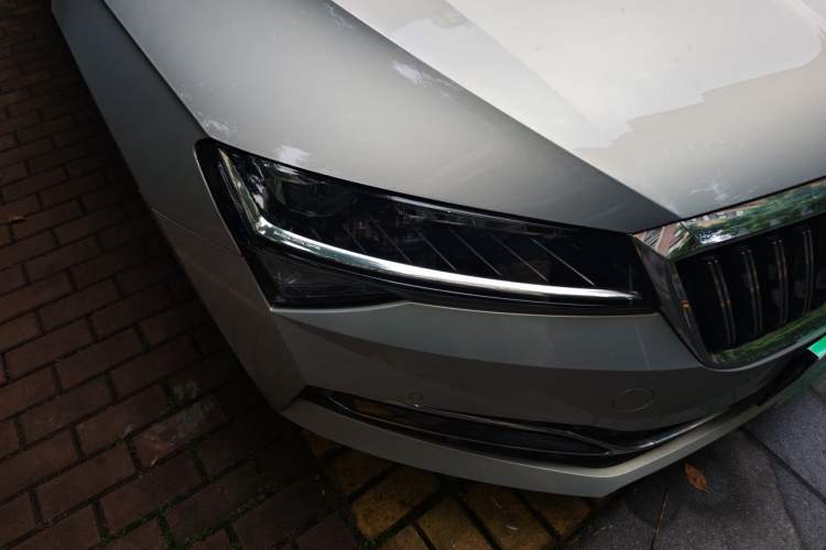 Used Skoda Superb 2019 TSI280 DSG Comfort Edition Right Front Headlight