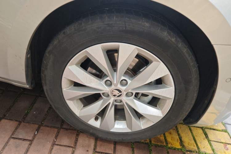 Used Skoda Superb 2019 TSI280 DSG Comfort Edition Right Front Wheel Hub