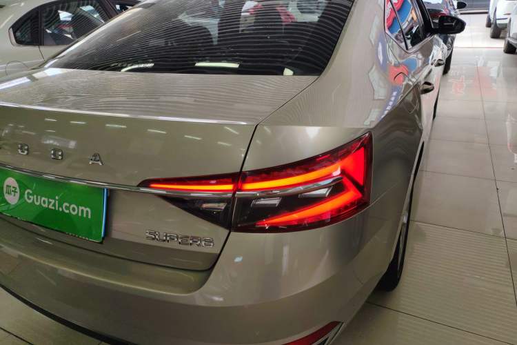 Used Skoda Superb 2019 Facelifted TSI280 DSG Comfort Edition Right Rear Taillight