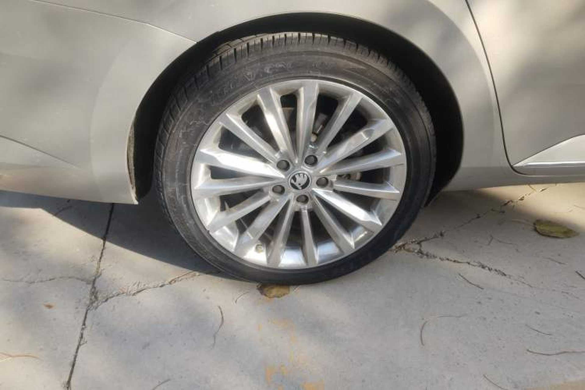 Used Skoda Superb 2019 Facelifted TSI280 DSG Comfort Edition Right Rear Wheel Hub