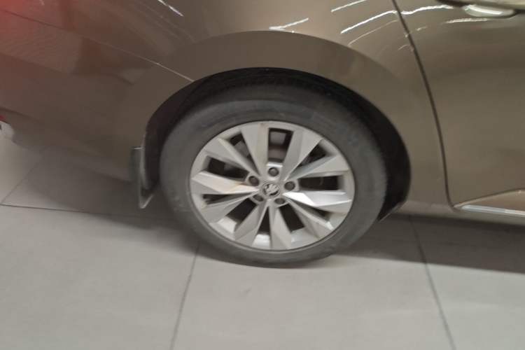 Used Skoda Superb 2019 TSI280 DSG Comfort Edition Right Rear Wheel Hub