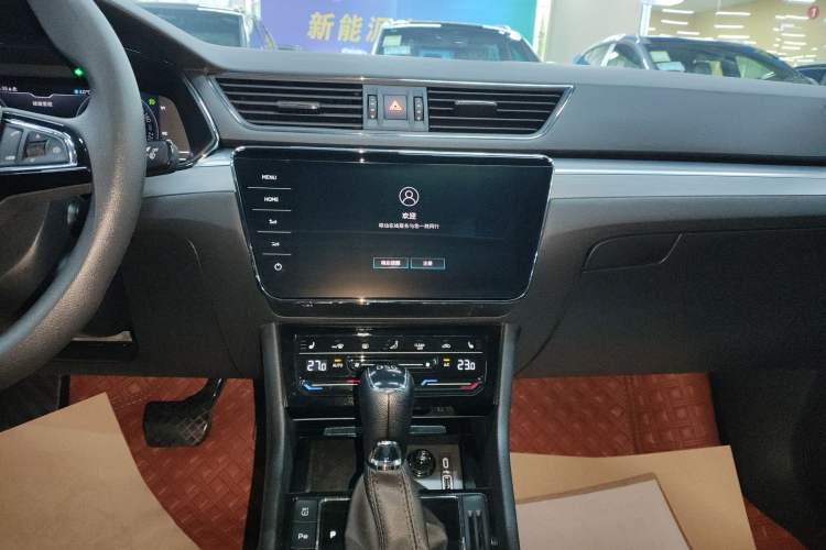 Used Skoda Superb 2021 TSI330 DSG Comfort Edition Audio And AC Panel