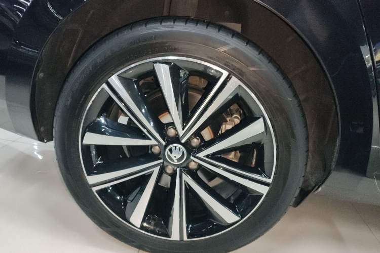 Used Skoda Superb 2021 TSI330 DSG Comfort Edition Exterior 3