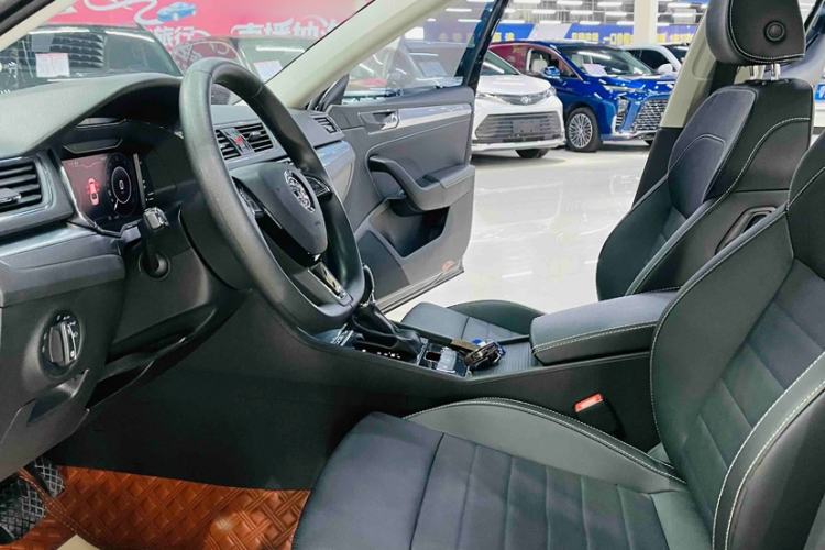 Used Skoda Superb 2021 TSI330 DSG Comfort Edition Interior 5