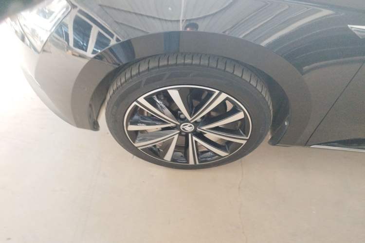 Used Skoda Superb 2021 TSI330 DSG Comfort Edition Left Front Wheel Hub