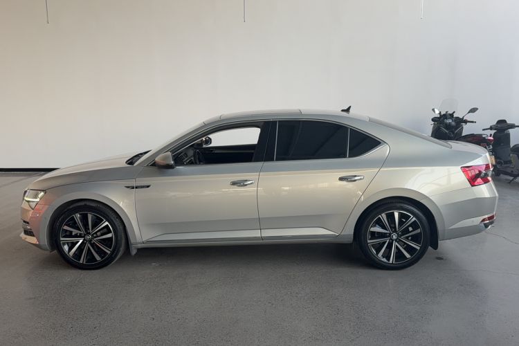 Used Skoda Superb 2021 TSI330 DSG Comfort Edition Exterior 5