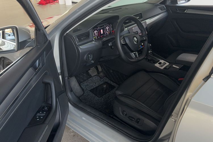 Used Skoda Superb 2021 TSI330 DSG Comfort Edition Interior 2