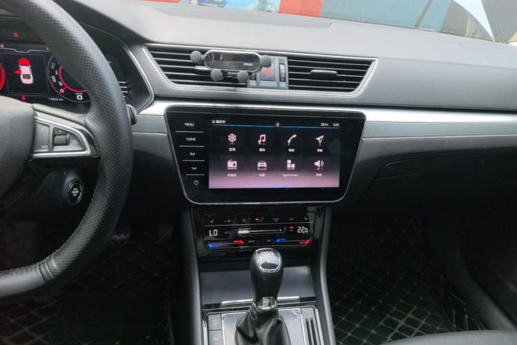 Used Skoda Superb 2021 TSI330 DSG Comfort Edition Audio And AC Panel