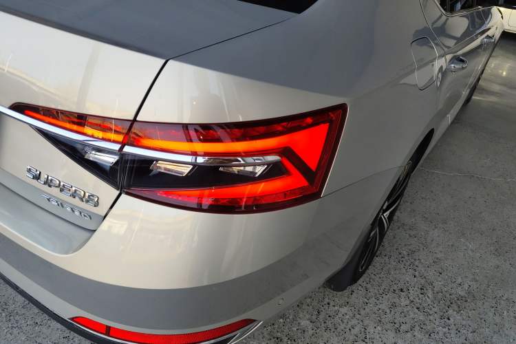 Used Skoda Superb 2021 TSI330 DSG Comfort Edition Exterior 6
