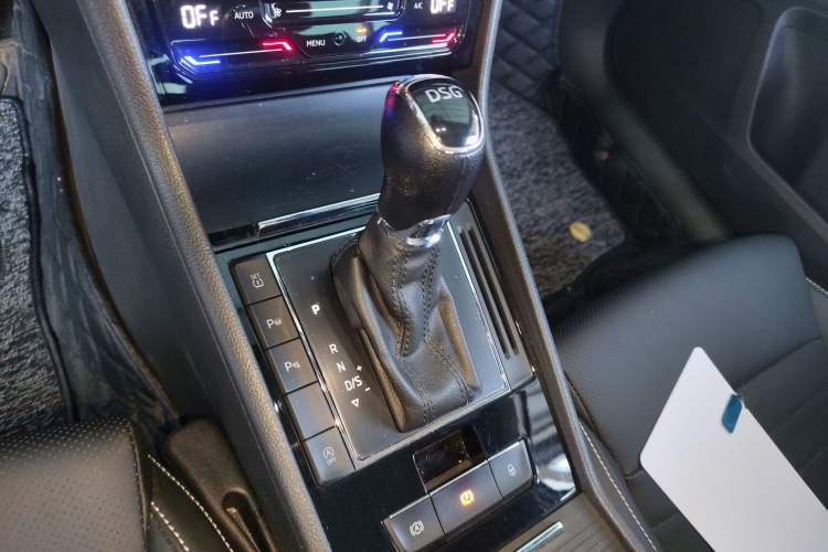Used Skoda Superb 2021 TSI330 DSG Comfort Edition Gear Lever