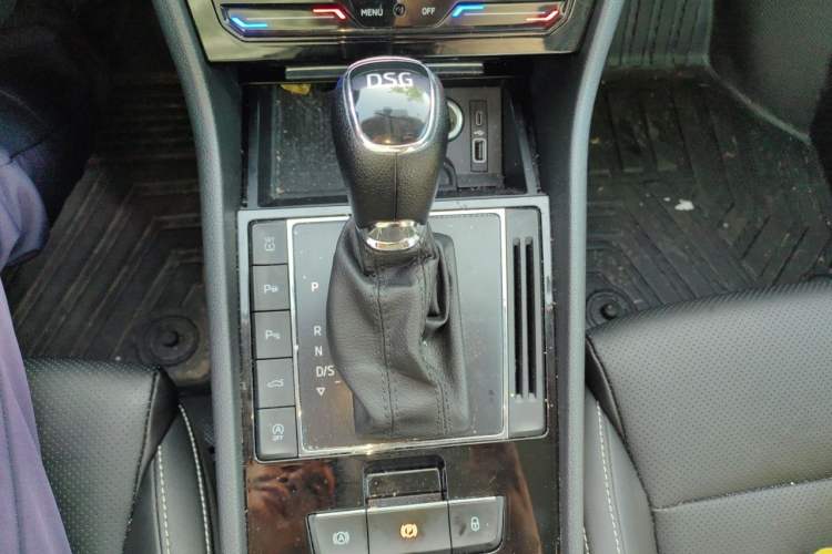 Used Skoda Superb 2021 TSI330 DSG Comfort Edition Gear Lever
