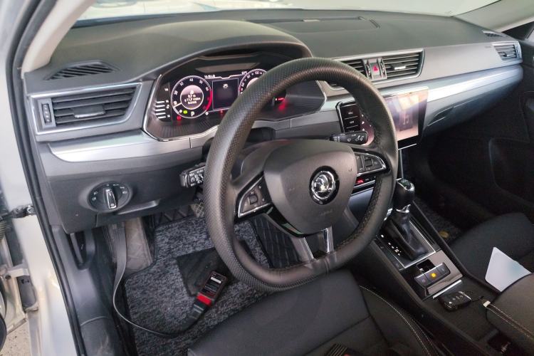 Used Skoda Superb 2021 TSI330 DSG Comfort Edition Interior 2