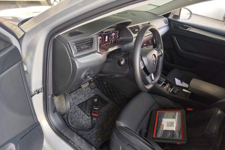 Used Skoda Superb 2021 TSI330 DSG Comfort Edition Interior 3