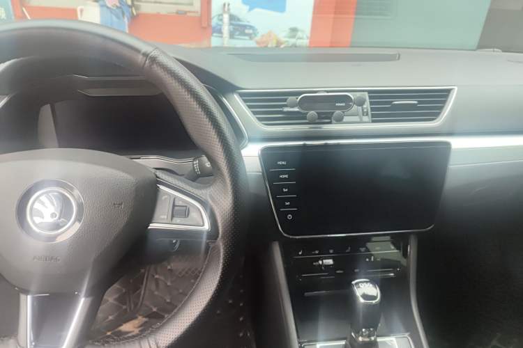Used Skoda Superb 2021 TSI330 DSG Comfort Edition Interior 3