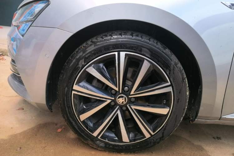 Used Skoda Superb 2021 TSI330 DSG Comfort Edition Left Front Wheel Hub