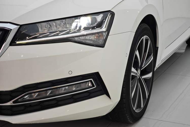 Used Skoda Superb 2021 TSI330 DSG Comfort Edition Exterior 6
