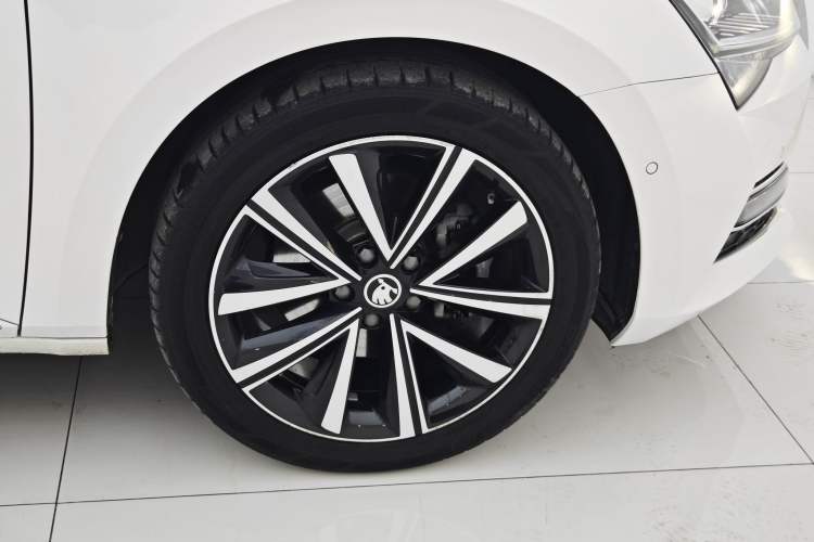 Used Skoda Superb 2021 TSI330 DSG Comfort Edition Exterior 8
