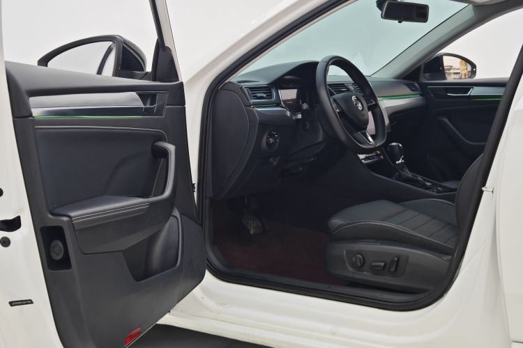Used Skoda Superb 2021 TSI330 DSG Comfort Edition Interior 11