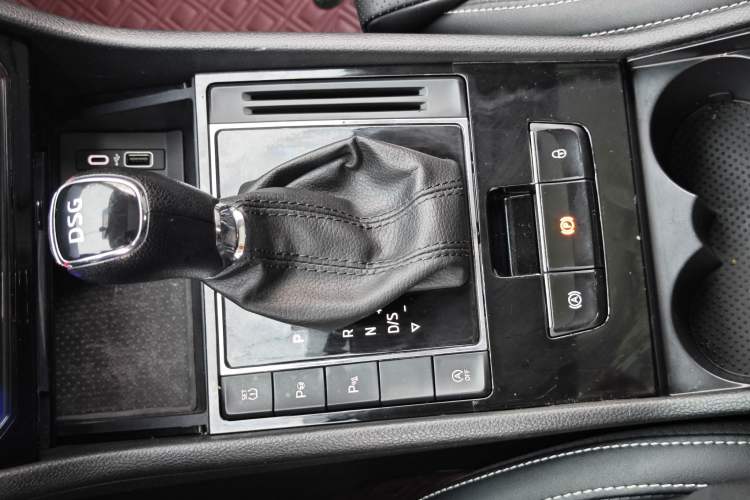 Used Skoda Superb 2021 TSI330 DSG Comfort Edition Interior 2