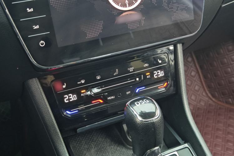 Used Skoda Superb 2021 TSI330 DSG Comfort Edition Interior 3