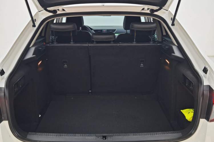 Used Skoda Superb 2021 TSI330 DSG Comfort Edition Interior 8