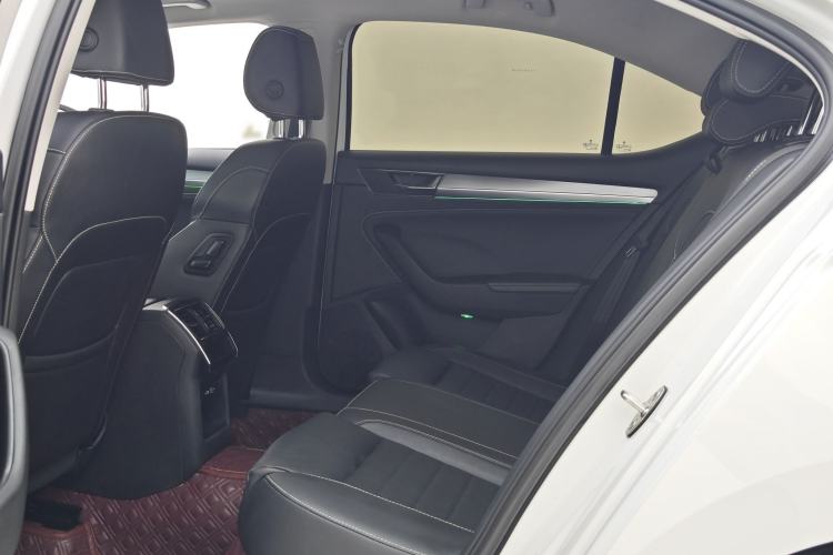 Used Skoda Superb 2021 TSI330 DSG Comfort Edition Interior 9