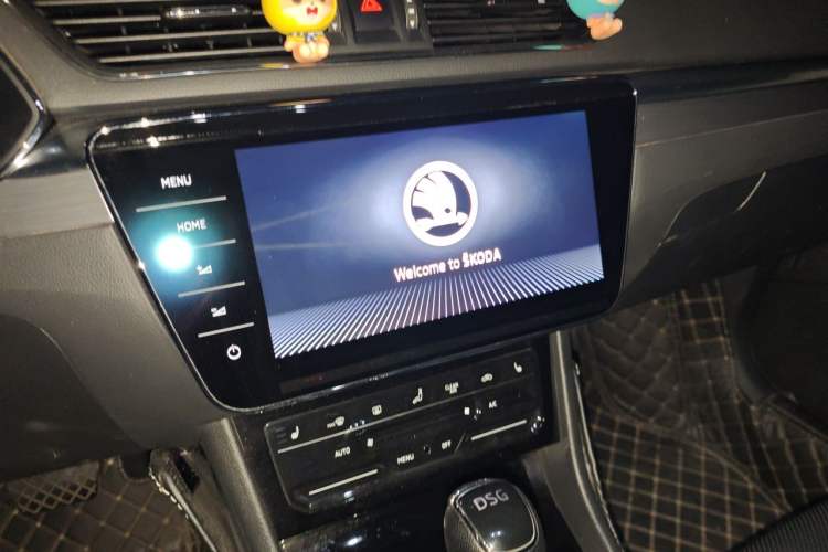 Used Skoda Superb 2021 TSI330 DSG Comfort Edition Audio And AC Panel
