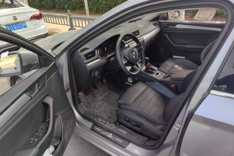 Used Skoda Superb 2021 TSI330 DSG Comfort Edition Driver Seat