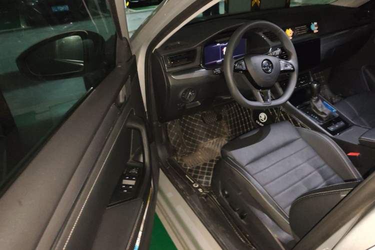 Used Skoda Superb 2021 TSI330 DSG Comfort Edition Driver Seat