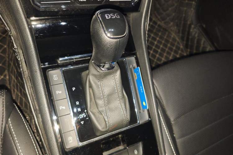 Used Skoda Superb 2021 TSI330 DSG Comfort Edition Gear Lever