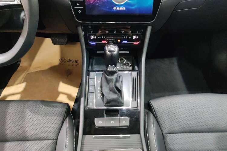 Used Skoda Superb 2021 TSI330 DSG Comfort Edition Gear Lever