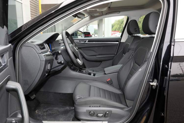 Used Skoda Superb 2021 TSI280 DSG Comfort Edition Interior 3