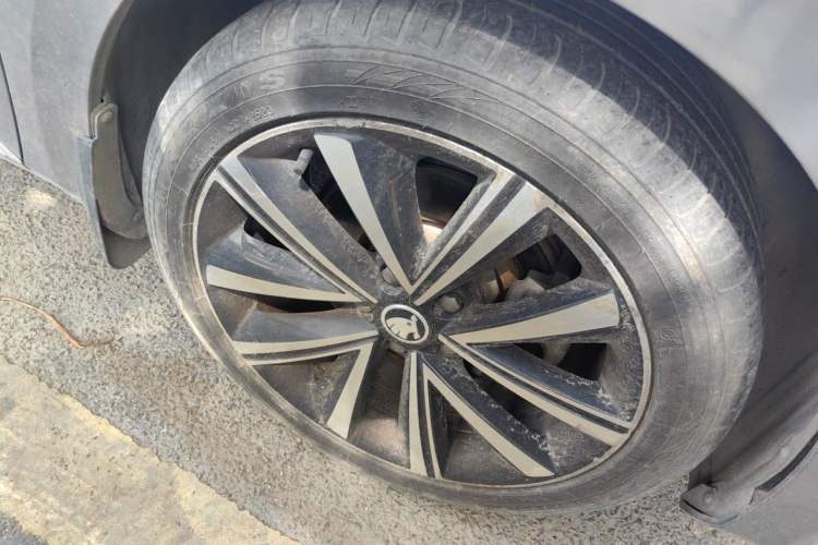 Used Skoda Superb 2021 TSI330 DSG Comfort Edition Right Front Wheel Hub