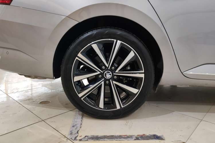 Used Skoda Superb 2021 TSI330 DSG Comfort Edition Right Rear Wheel Hub