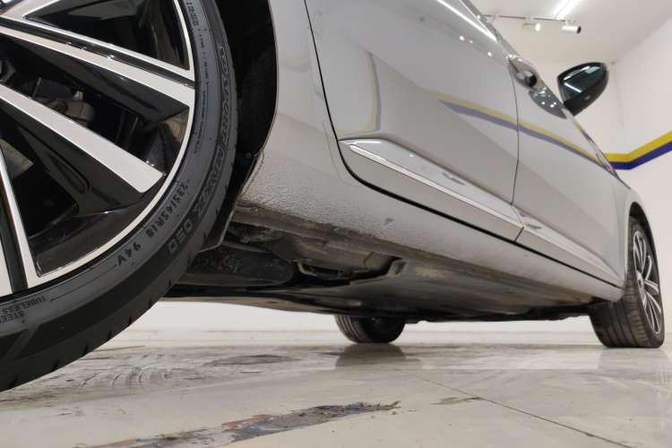 Used Skoda Superb 2021 TSI330 DSG Comfort Edition Right Side Sill