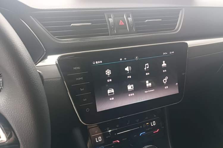 Used Skoda Superb 2021 TSI330 DSG Comfort Edition Audio And AC Panel
