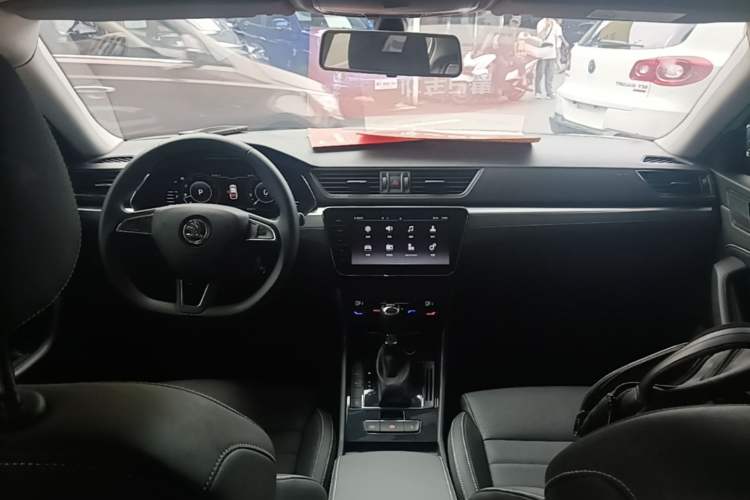 Used Skoda Superb 2021 TSI330 DSG Comfort Edition Center Console