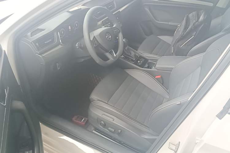 Used Skoda Superb 2021 TSI330 DSG Comfort Edition Driver Seat