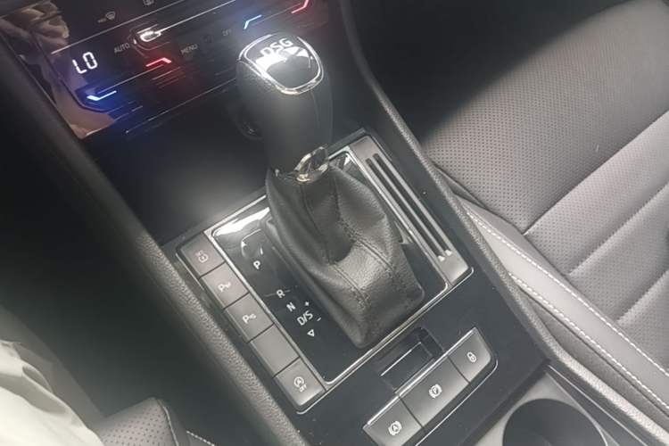 Used Skoda Superb 2021 TSI330 DSG Comfort Edition Gear Lever