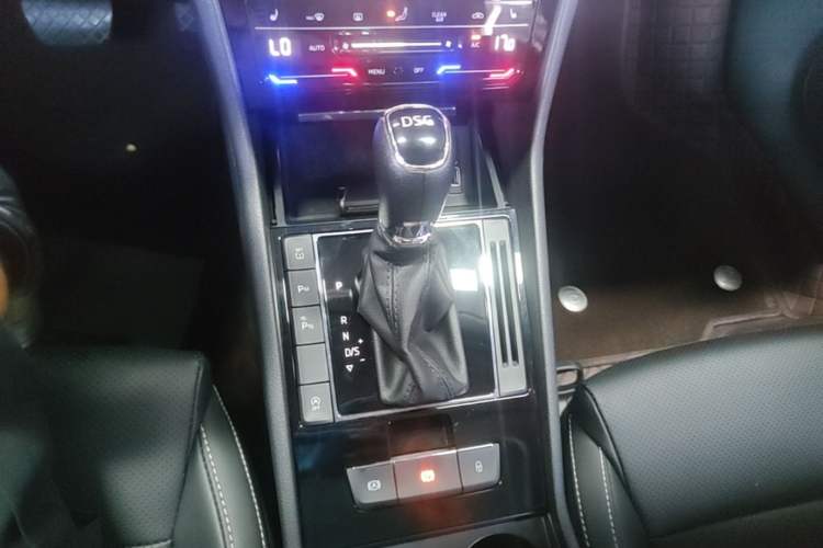 Used Skoda Superb 2021 TSI280 DSG Comfort Edition Gear Lever