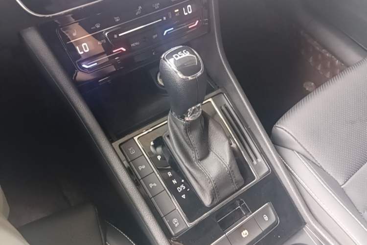 Used Skoda Superb 2021 TSI330 DSG Comfort Edition Gear Lever