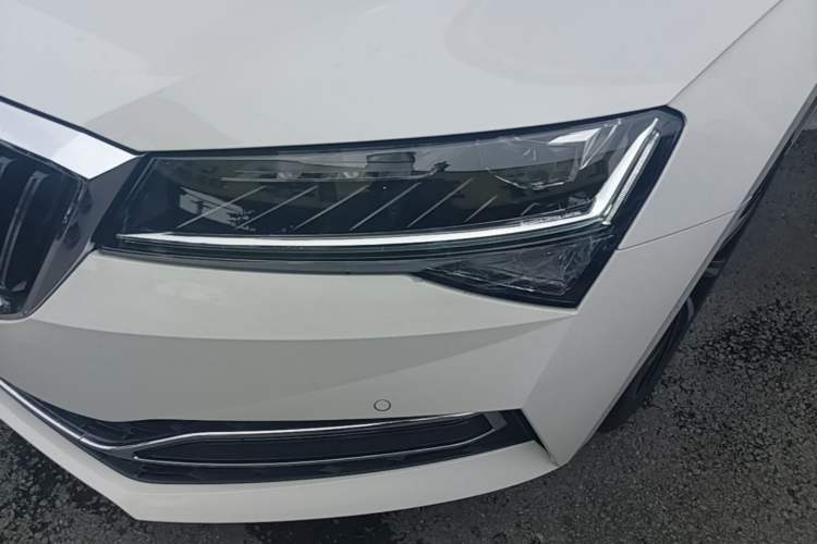 Used Skoda Superb 2021 TSI330 DSG Comfort Edition Left Front Headlight