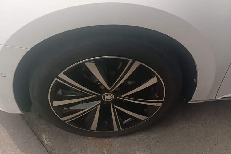 Used Skoda Superb 2021 TSI330 DSG Comfort Edition Left Front Wheel Hub