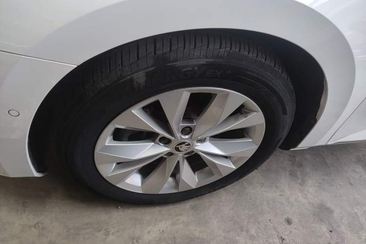 Used Skoda Superb 2021 TSI280 DSG Comfort Edition Left Front Wheel Hub