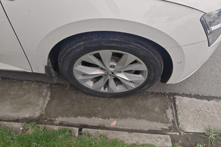 Used Skoda Superb 2021 TSI280 DSG Comfort Edition Right Front Wheel Hub
