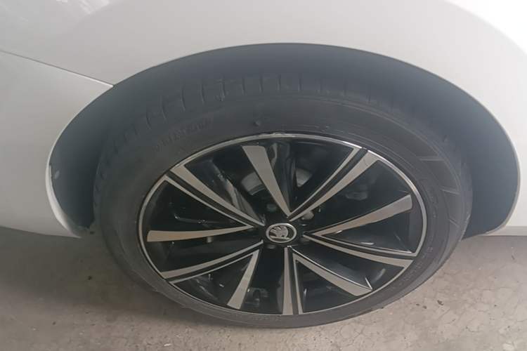 Used Skoda Superb 2021 TSI330 DSG Comfort Edition Right Rear Wheel Hub