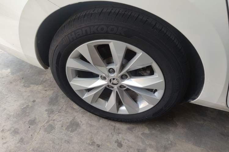 Used Skoda Superb 2021 TSI280 DSG Comfort Edition Right Rear Wheel Hub