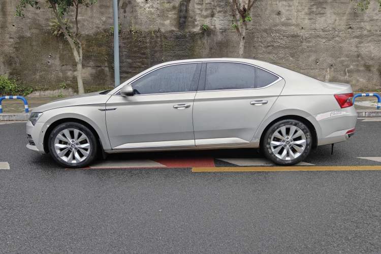 Used Skoda Superb 2021 TSI280 DSG Comfort Edition Exterior 6