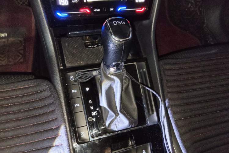 Used Skoda Superb 2021 TSI280 DSG Comfort Edition Gear Lever